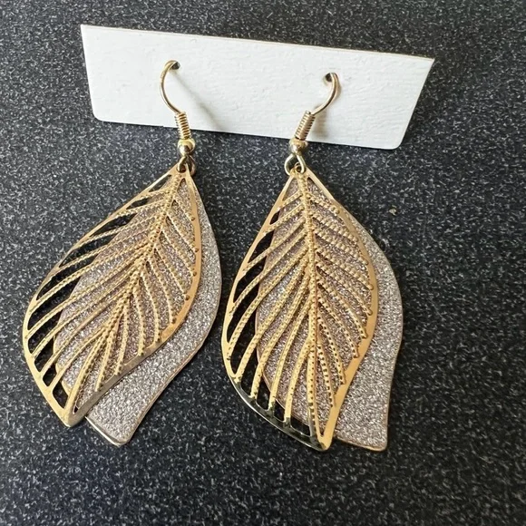 Earrings Gold and silver like pierced earrings new - Picture 1 of 3